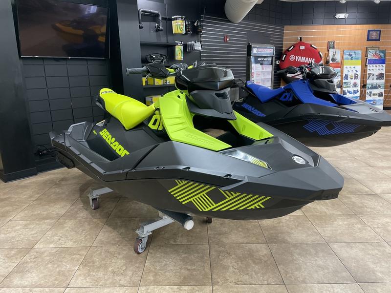 Brand New 2023 Sea-Doo Jetski Spark® Trixx™ 2-up Rotax® 900 H.O. ACE™