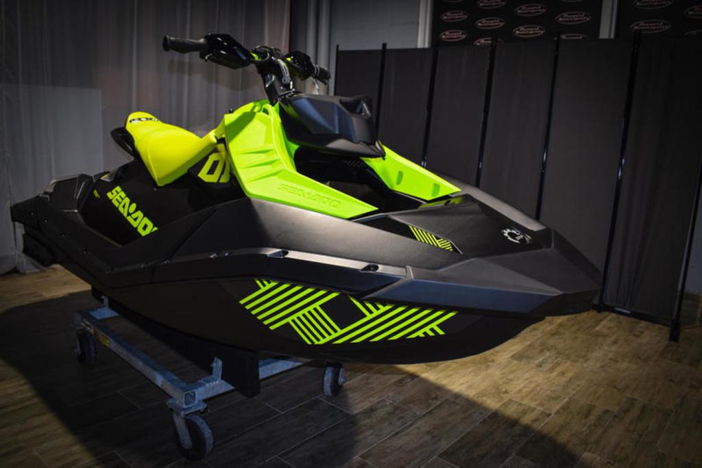 Brand New 2023 Sea-Doo Jetski Spark® Trixx™ 2-up Rotax® 900 H.O. ACE™